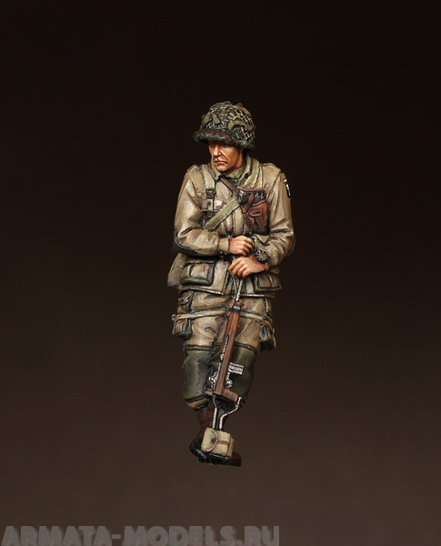 3586SOGA 1 Lieutenant  101st Airborne Division on Sherman. SOGA Miniatures