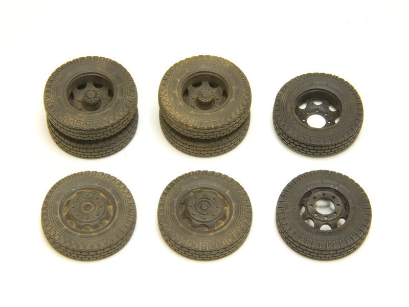 RIM35025  Колеса для грузовиков ЗИС-150/ЗИЛ-164, масштаб 1/35