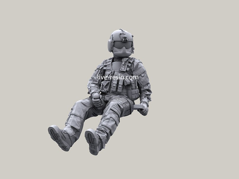 LRM35024 Экипаж Американского вертолета HH-60G Pave Hawk - Пилот 1 в экипировке  AIR WARRIOR SYSTEM (PSGC), и шлеме HGU56/P