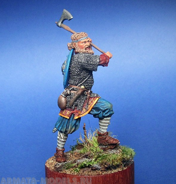 CHM-54060(M). Русский воин с топором, 13-14 века. 54 mm.  Материал - белый металл. Chronos Miniatures