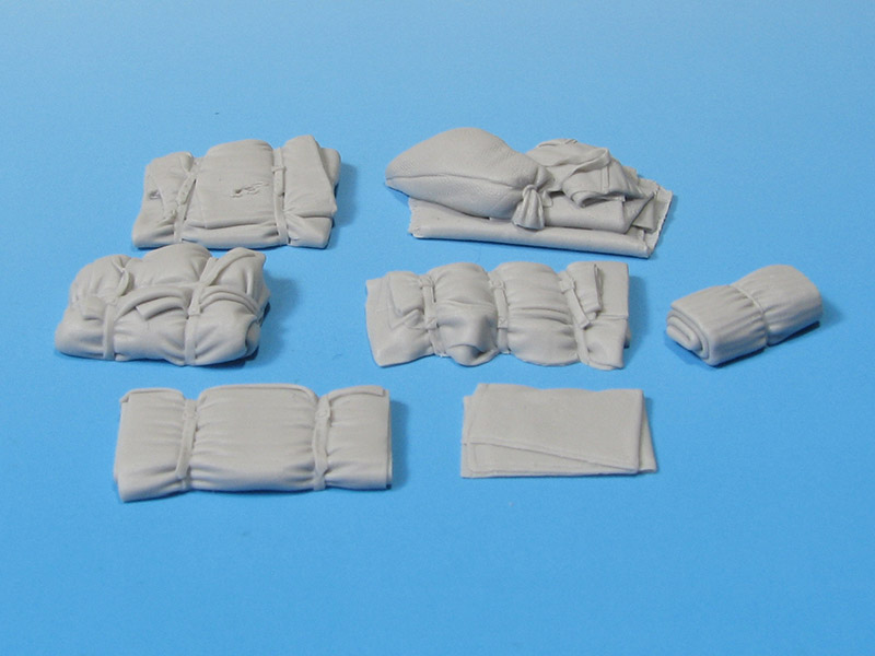 E-030 Дополнения для моделей Universal Tent & Tarp Set #3(any country, any era) in 1/35 scale, set contains 7 elements made in resin.