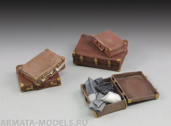 RM664 Assorted suitcases (1/35 scale)
