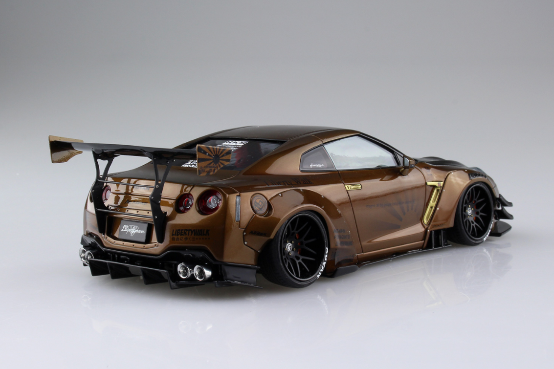 05591 Nissan GT-R R35 LB Works type 2 Ver.1 Aoshima