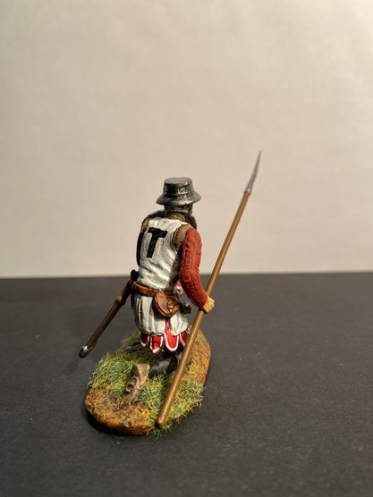 453ТБ ВИМ, кнехт стоящий на одном колене и бьющий копьем, 54 мм Три Богатыря