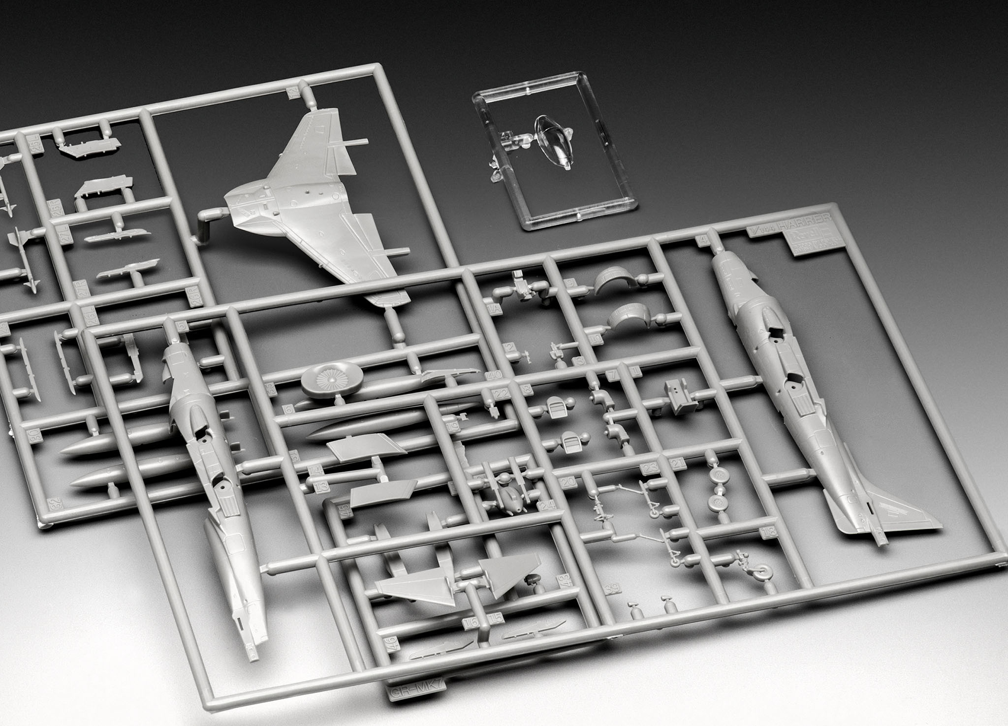 03887RE Штурмовик ВВП BAe Harrier GR.7 Revell