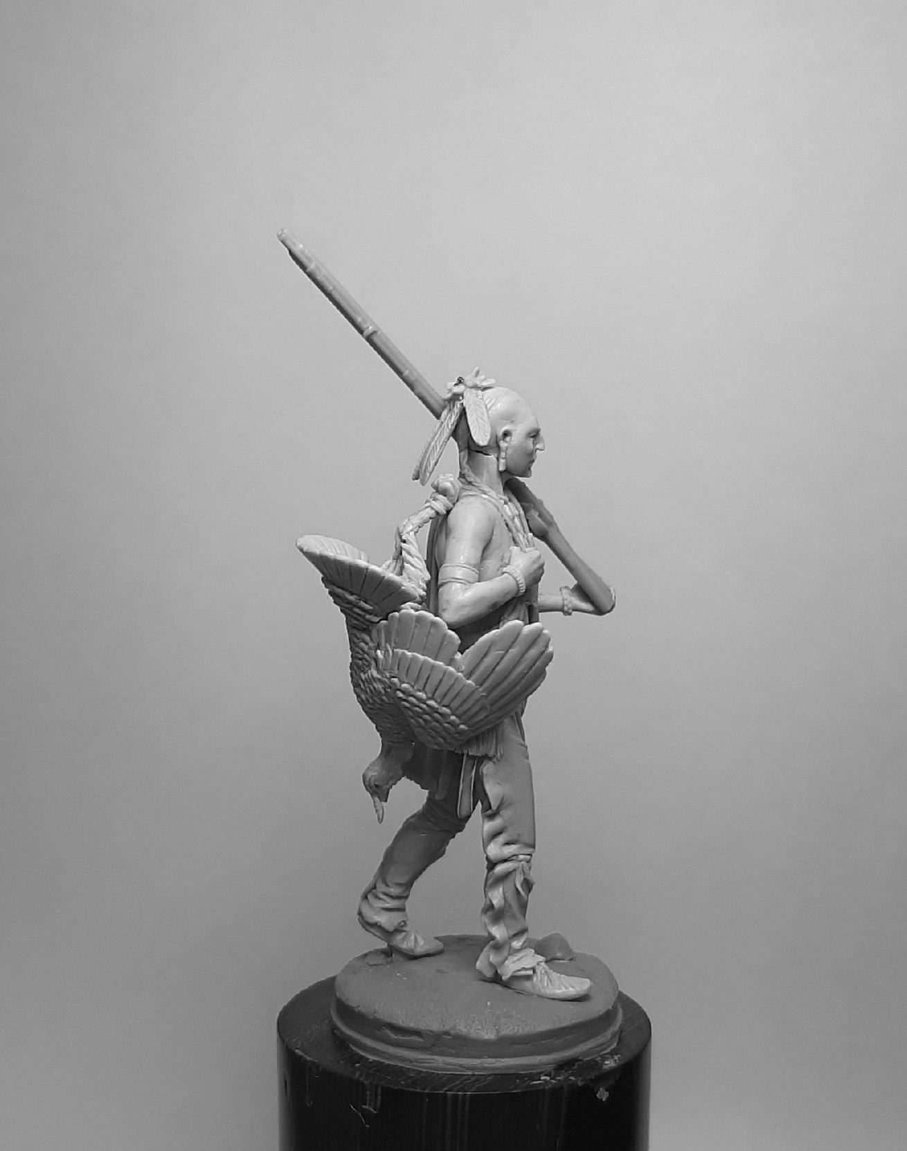 CHM-54312. Ирокез (№2) с охотничьим трофеем, 1750-60 гг. Материал - смола. Chronos Miniatures