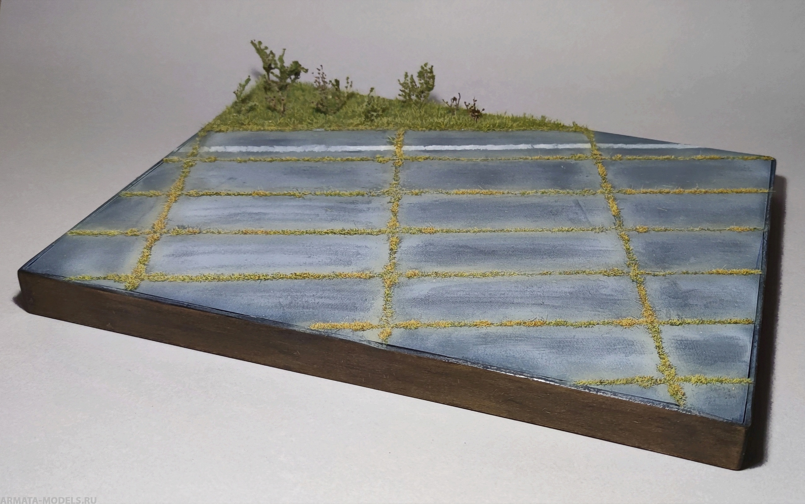 AM48240 Подставка премиум уровня "На освобождённой территории" 35 см на 25 см