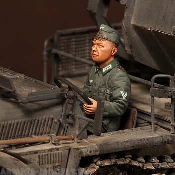 3540SOGA Driver for Sd.Kfz.10/4